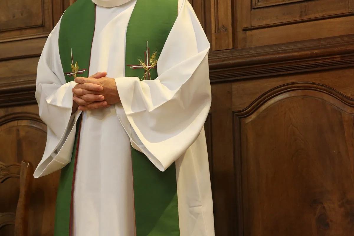 Ile daje się księdzu za pogrzeb? Sprawdź, co warto wiedzieć