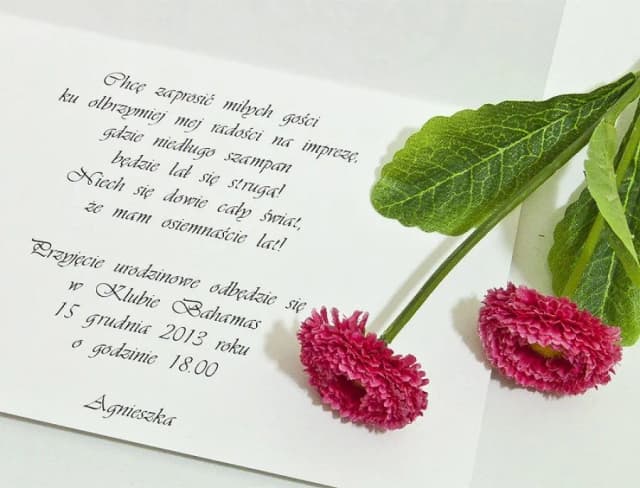 Jak wypisywać zaproszenia na 18, aby zachwycić swoich gości Jak wypisywać zaproszenia na 18, aby zachwycić swoich gości