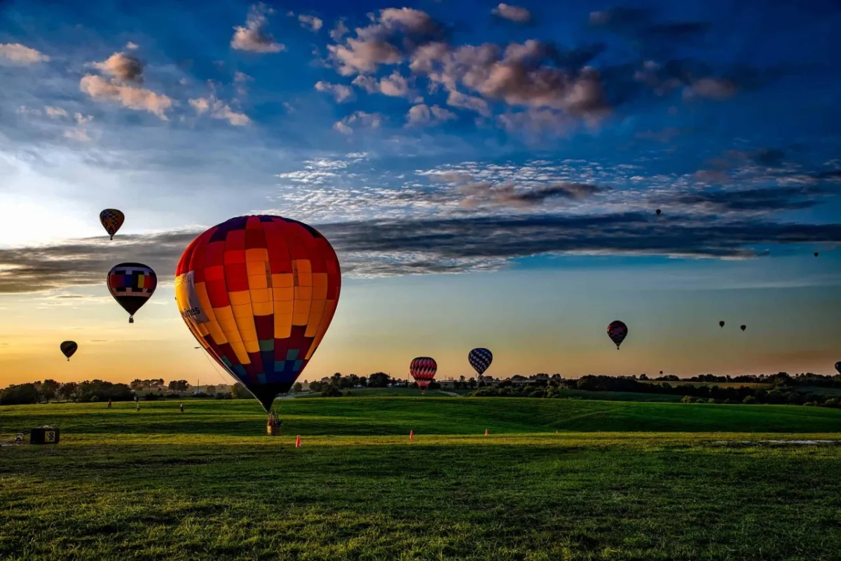 Jak wygląda balon na gorące powietrze? Odkryj jego fascynującą budowę