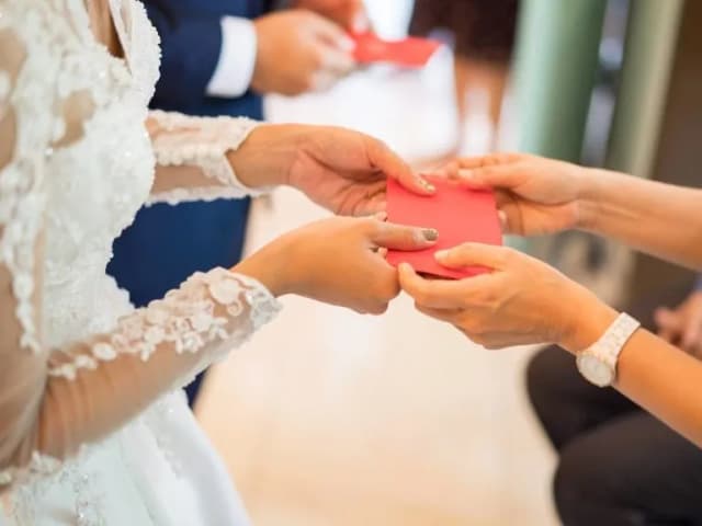 Ile się daje na wesele chrześniakowi - uniknij nietrafionego prezentu
